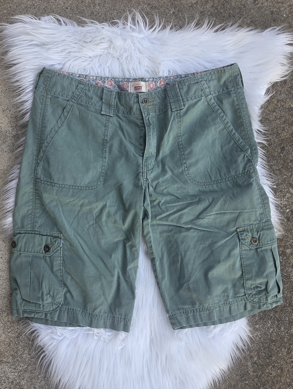 Levi's - Women's Casual Green Cargo Shorts -Size 10